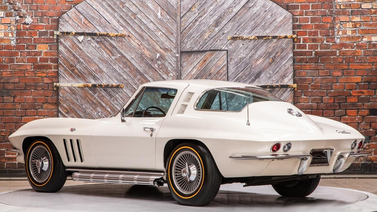 Click to Enlarge-Esc to Close Corvette Generations/C2/C2 1965 Ermine White.jpg